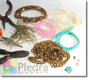 Collares babero con piedras y cristales_materiales