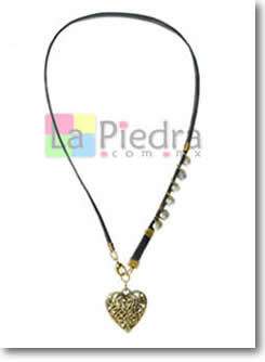 collares de cuero con perlas