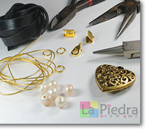 Collares de cuero materiales